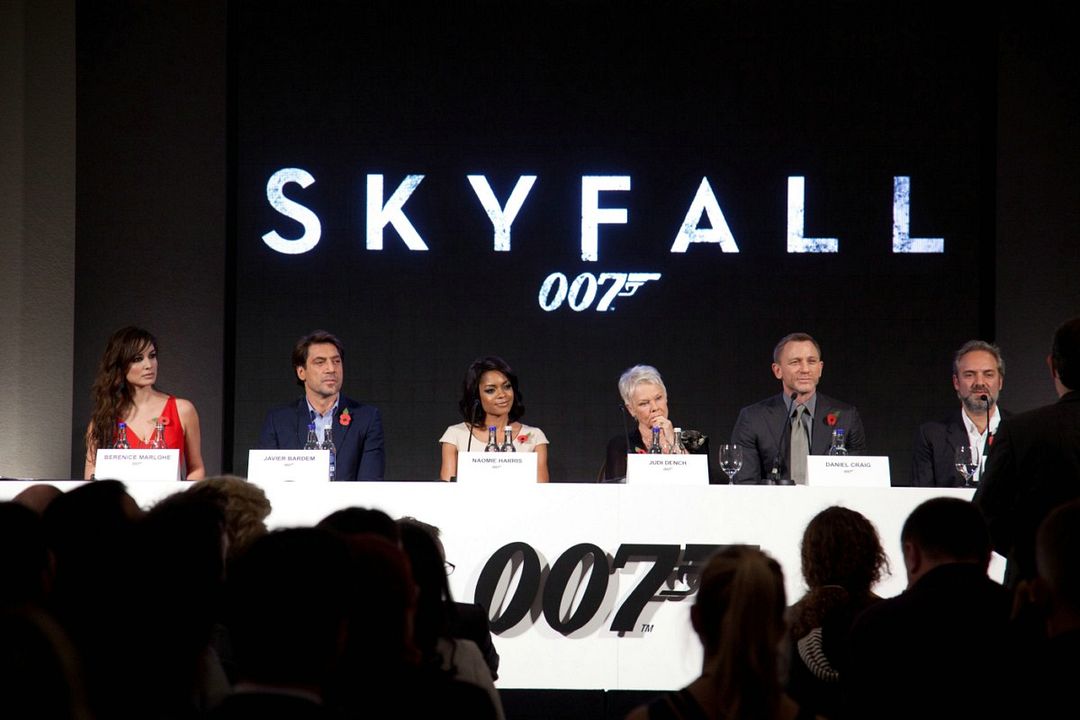 Skyfall : Photo promotionnelle Bérénice Marlohe, Judi Dench, Daniel Craig, Sam Mendes, Naomie Harris, Javier Bardem